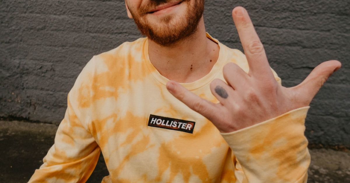 10 hilarious anniversary wishes to make your husband laugh