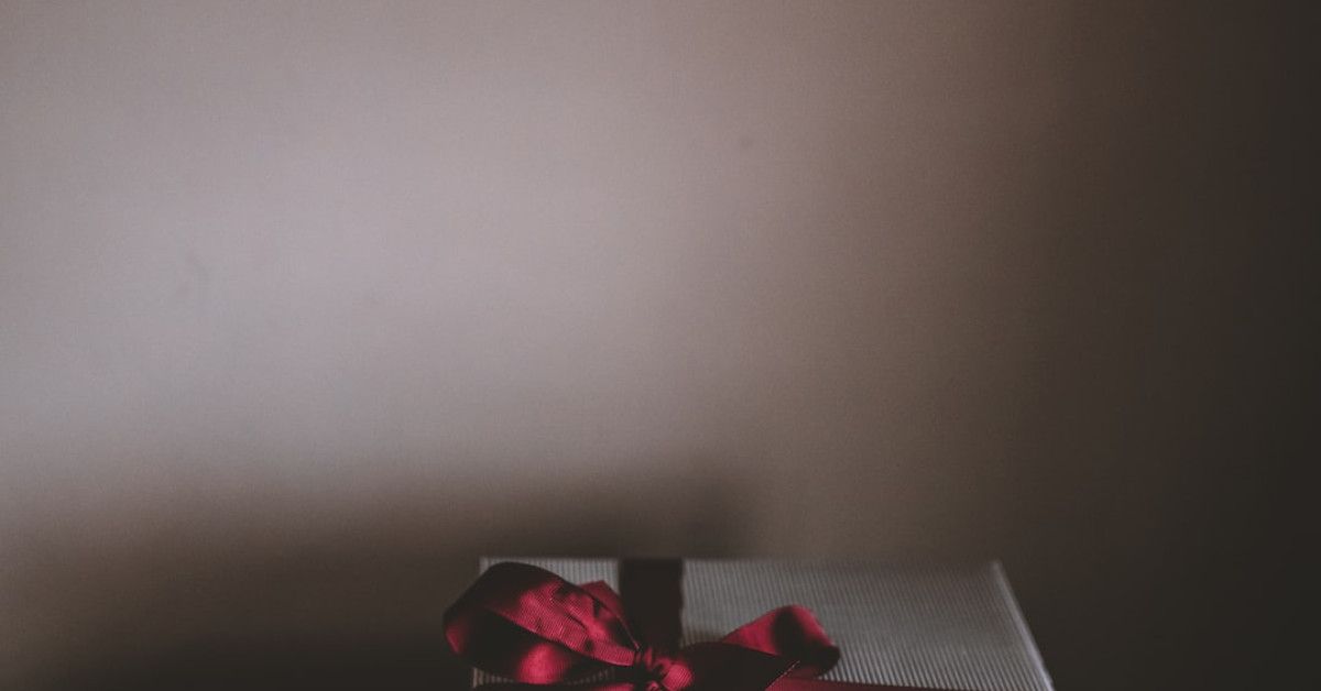 Anniversary gift ideas for every year of marriage.