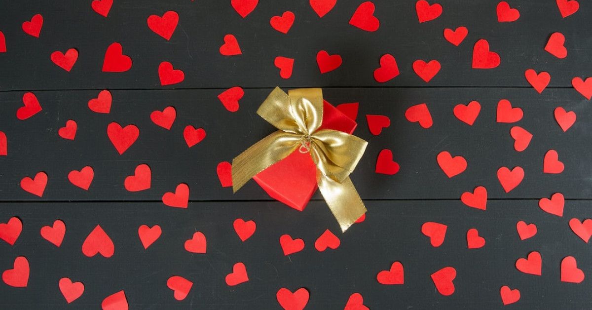 Celebrate 7 years of love with copper anniversary gift ideas.